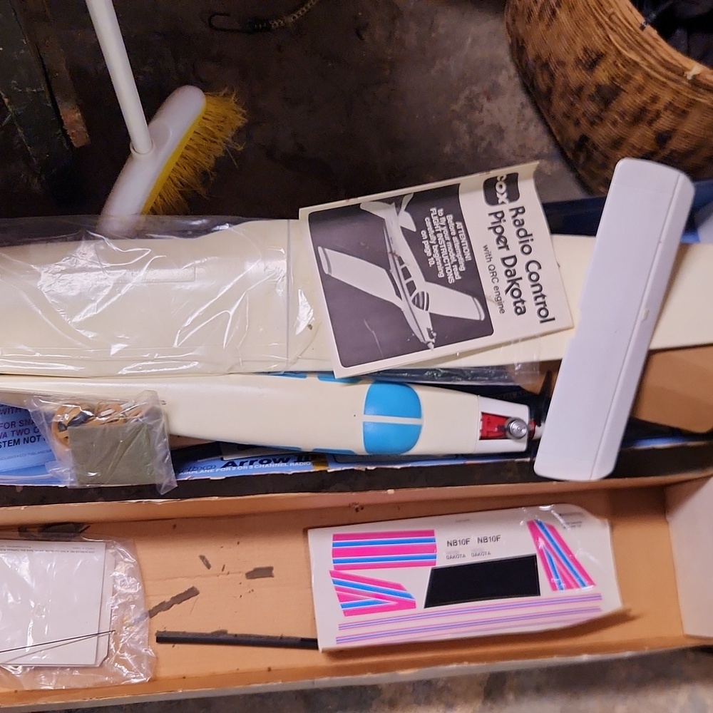 Cox Radio Control Piper Dakota Airplane Vintage, New In Box W Factory Engine. - Picture 8 of 8